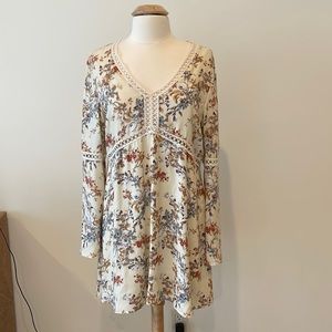 Cute dress! Worn once for a wedding. Very flattering!